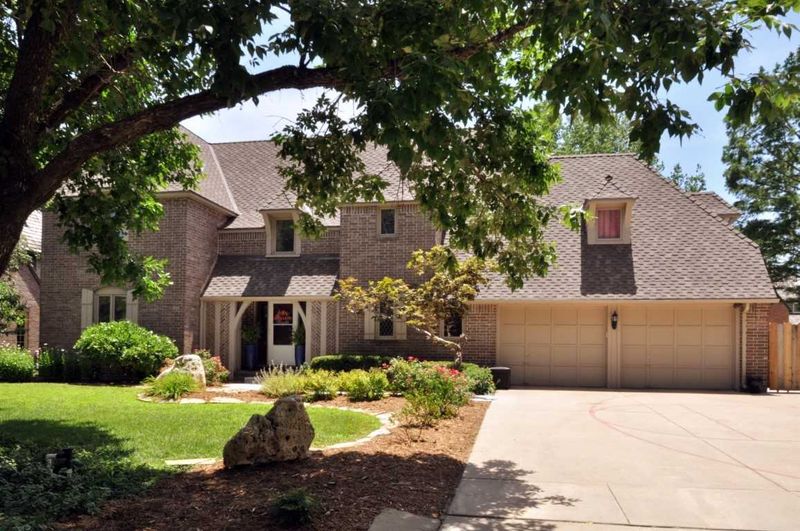 8715 E Overbrook St, Wichita, KS 67206