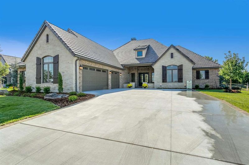 10611 E Glengate Cir, Wichita, KS 67206