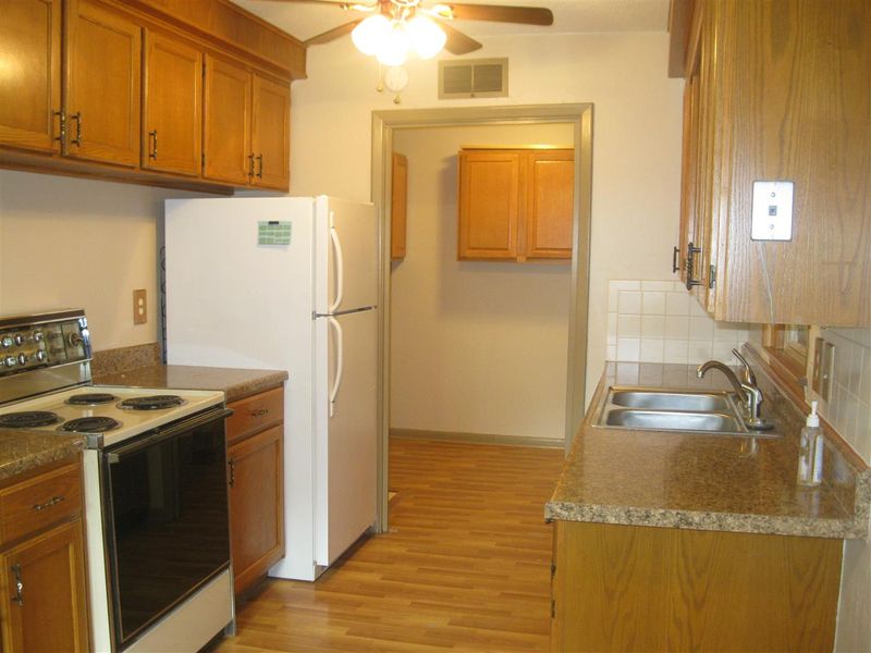 801 N El Paso Dr, Derby, KS 67037