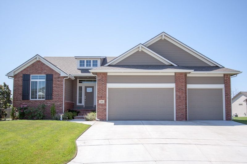 747 S Peckham Ct, Wichita, KS 67230