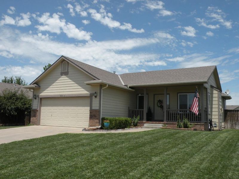 2218 E Surrey Ln, Derby, KS 67037