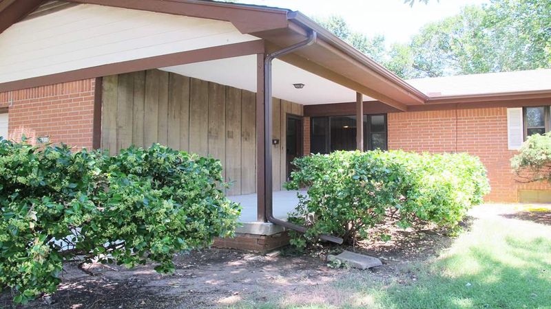 1010 S Eastern St, Wichita, KS 67207