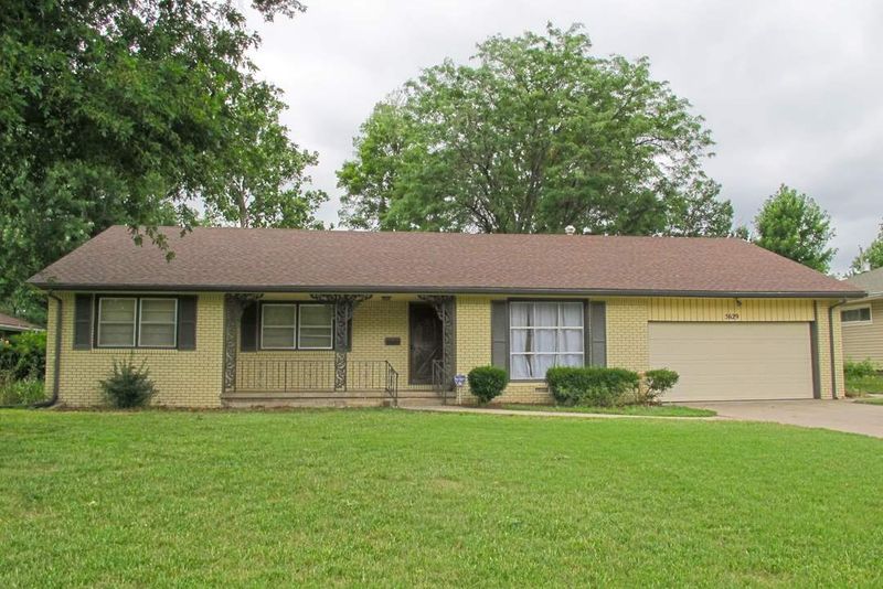 5629 E Coe Dr, Wichita, KS 67208