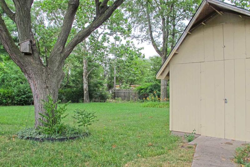 5629 E Coe Dr, Wichita, KS 67208