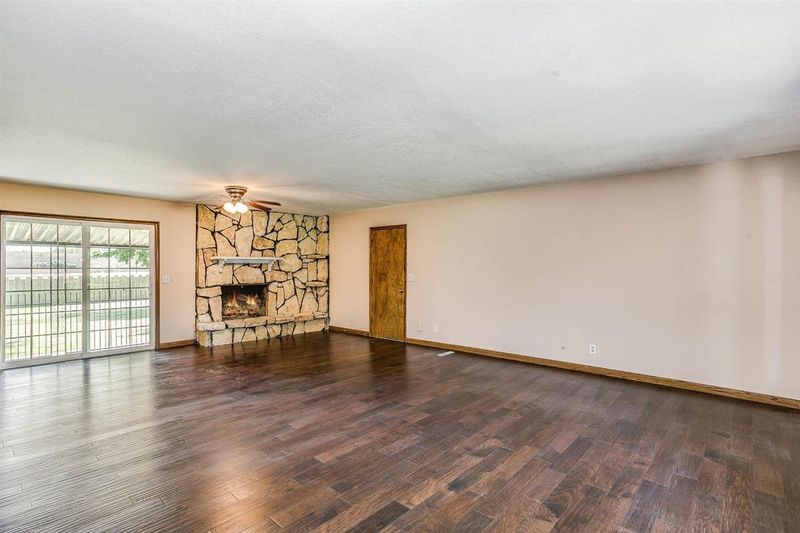 10409 W Ringer St, Wichita, KS 67209