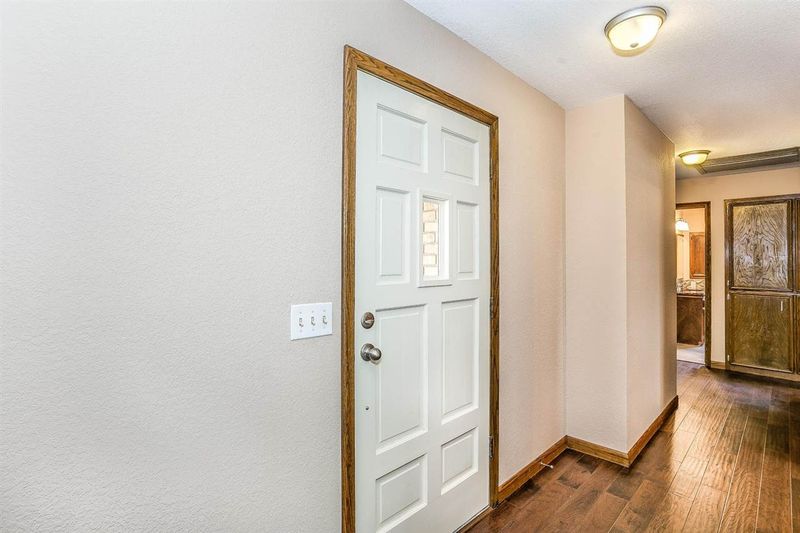 10409 W Ringer St, Wichita, KS 67209