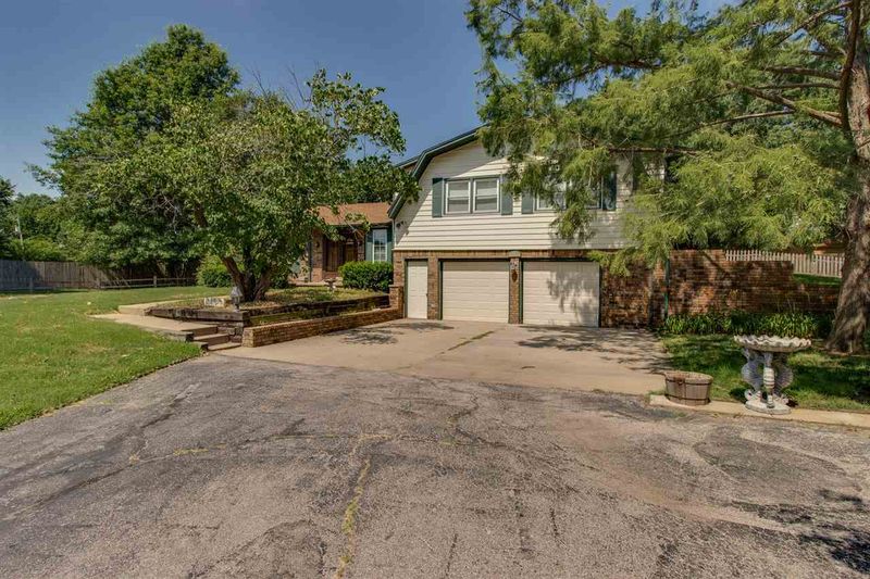 3027 N Jackson Blvd, Derby, KS 67037
