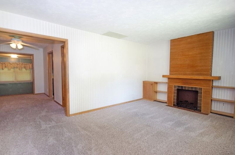 727 S Pinecrest St, Wichita, KS 67218