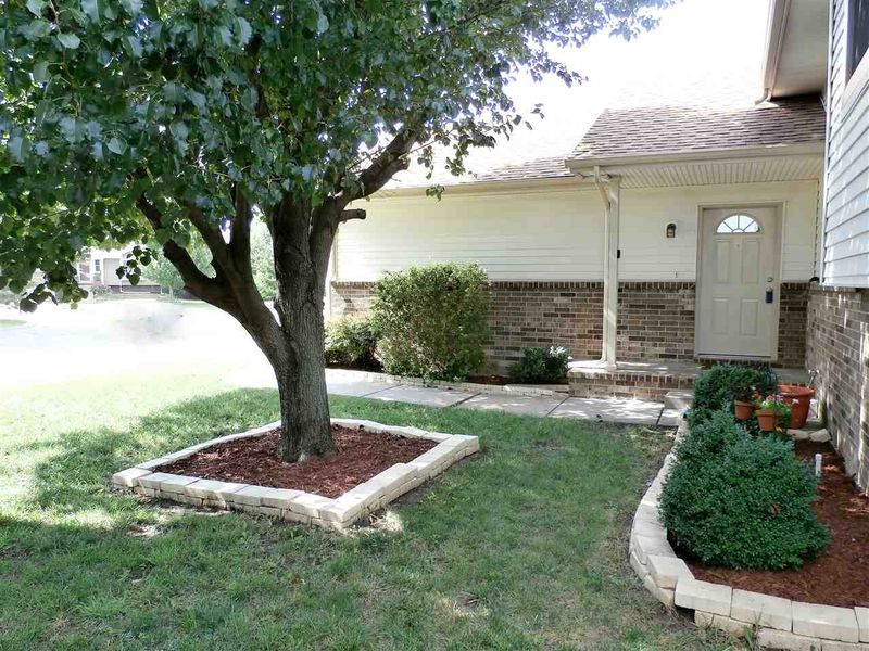 7421 E Winterberry Ct, Wichita, KS 67226