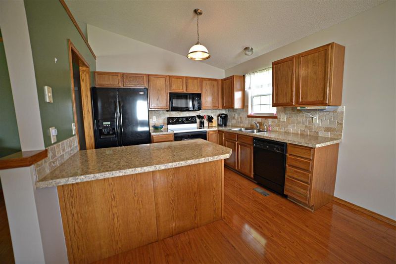 1625 E Winterset St, Goddard, KS 67052