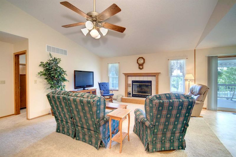 142 Chestnut Dr, Mulvane, KS 67110