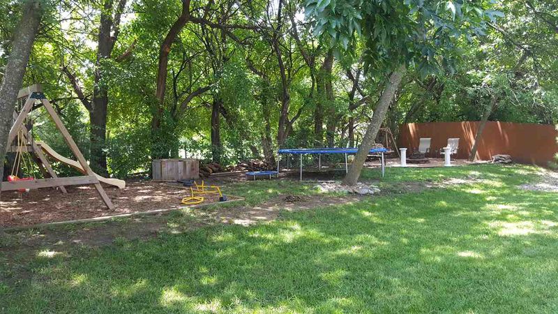 823 S Sunset Cir, Andover, KS 67002