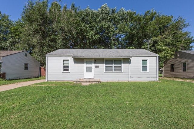 921 N Derby Ave, Derby, KS 67037