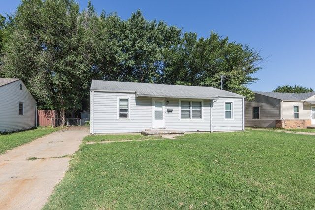 921 N Derby Ave, Derby, KS 67037
