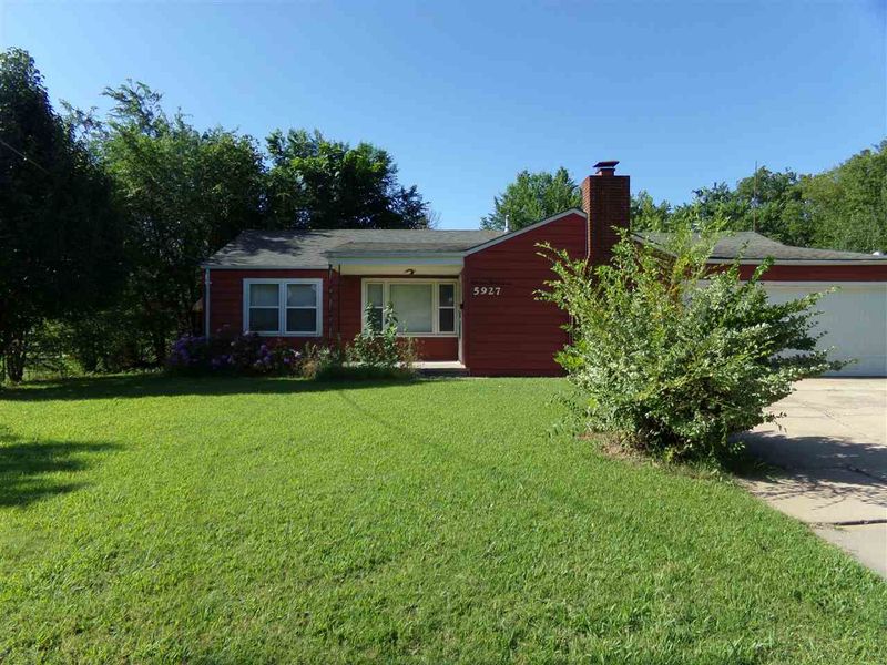 5927 E Skinner St, Wichita, KS 67218