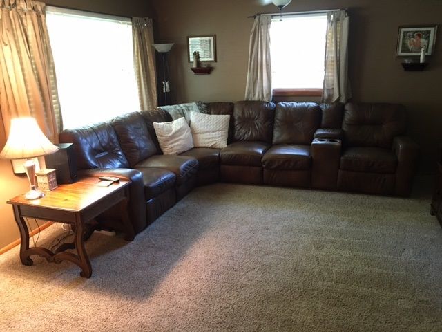 1323 N Westview Dr, Derby, KS 67037