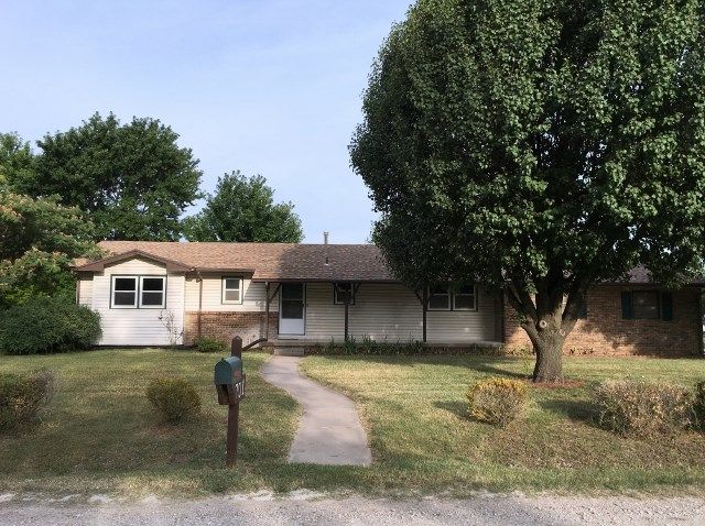 701 S Daisy Ln, Andover, KS 67002