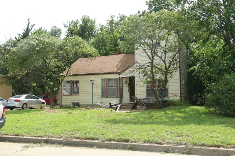 121 S Tracy St, Wichita, KS 67209