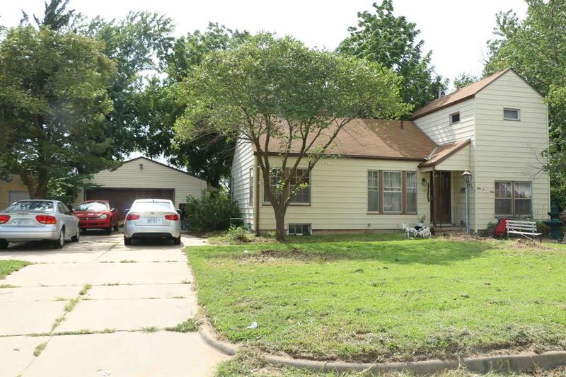 121 S Tracy St, Wichita, KS 67209