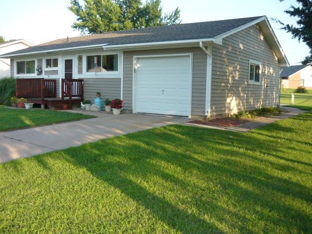 901 SE 3rd, Newton, KS 67114