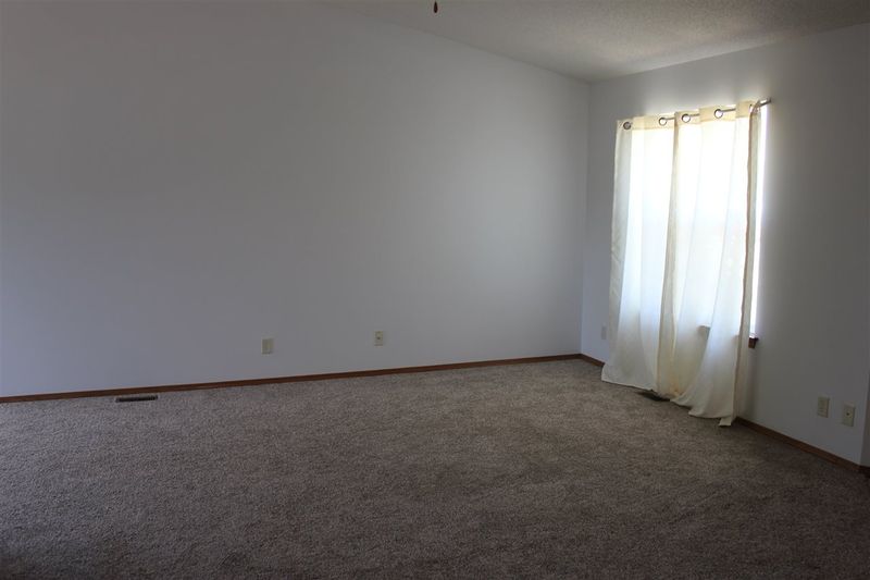2115 Paddington, Newton, KS 67114