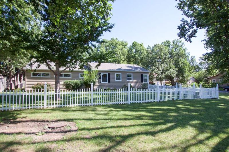 121 S High, El Dorado, KS 67042