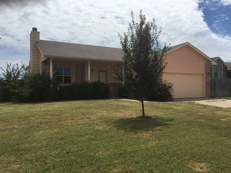 345 Wells Ct, Mulvane, KS 67110