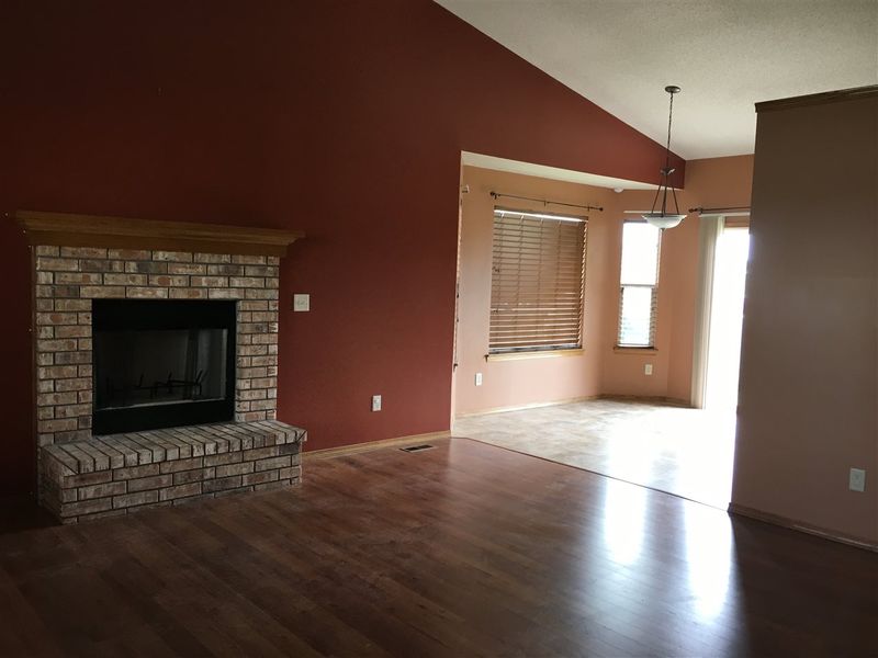 345 Wells Ct, Mulvane, KS 67110