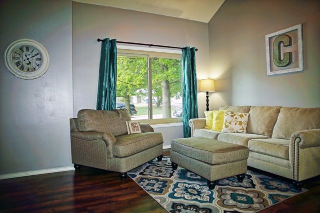 1613 E Cresthill Rd, Derby, KS 67037