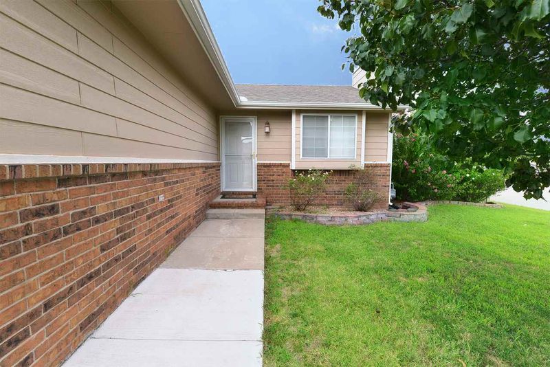 1703 E Autumn Ct, Goddard, KS 67052