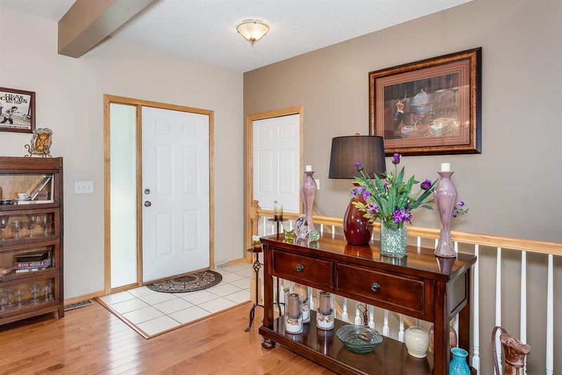 4926 E Hedgerow Ct, Bel Aire, KS 67220