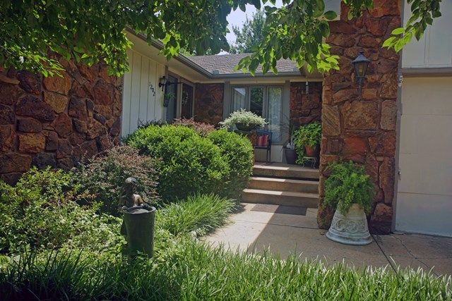 1202 N Armstrong Ct, Derby, KS 67037