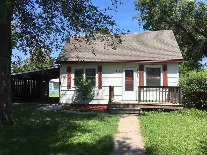 716 E 11th St, Newton, KS 67114