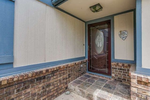 937 S Enoch, Wichita, KS 67207