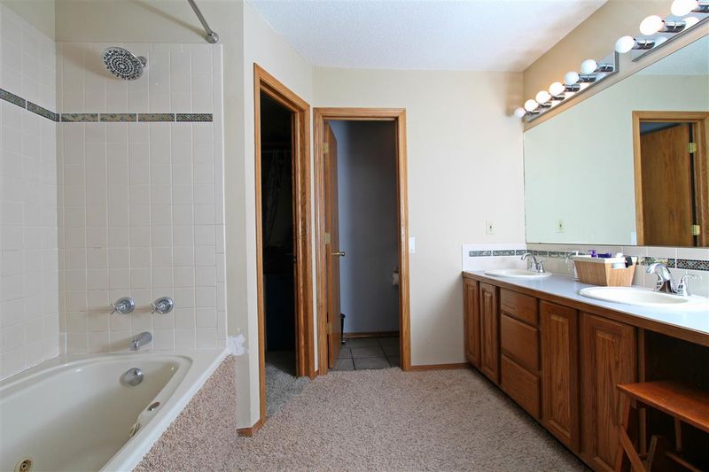 1613 E Warren Ave, Derby, KS 67037