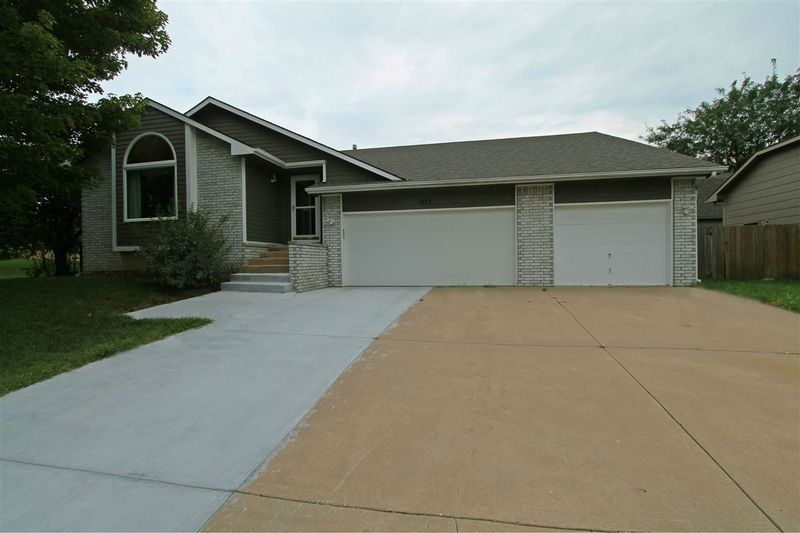 1613 E Warren Ave, Derby, KS 67037
