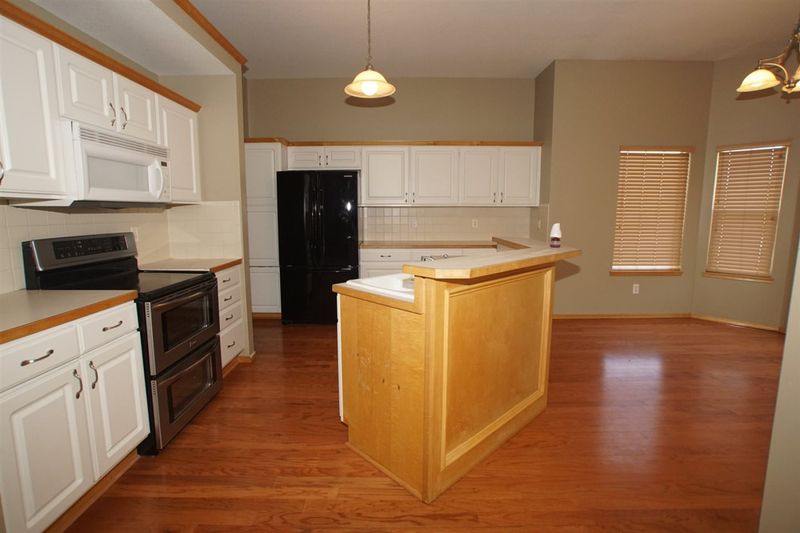 801 S Sunset Cir, Andover, KS 67002