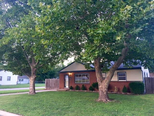 958 N Derby Ave, Derby, KS 67037