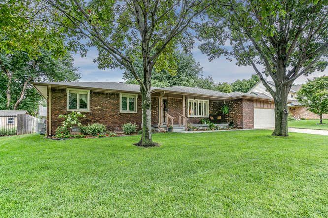 1312 E Cresthill Rd, Derby, KS 67037