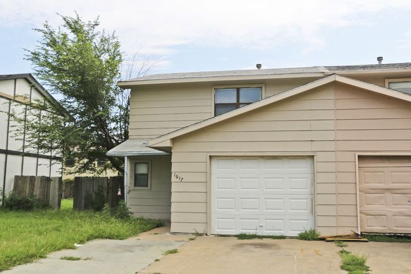 1617 E El Monte St, Wichita, KS 67216