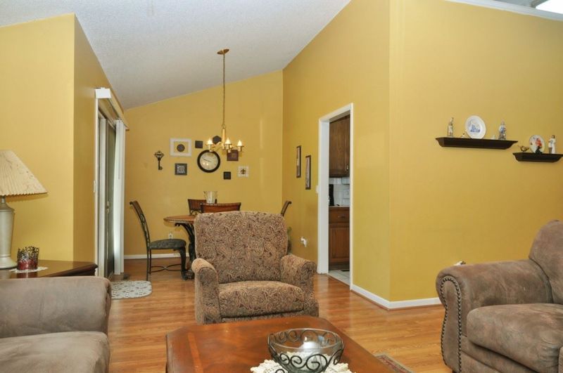 306 Pineview Dr, Andover, KS 67002