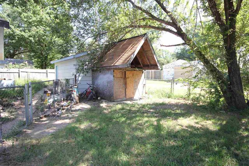 714 S 4th Ave, Mulvane, KS 67110