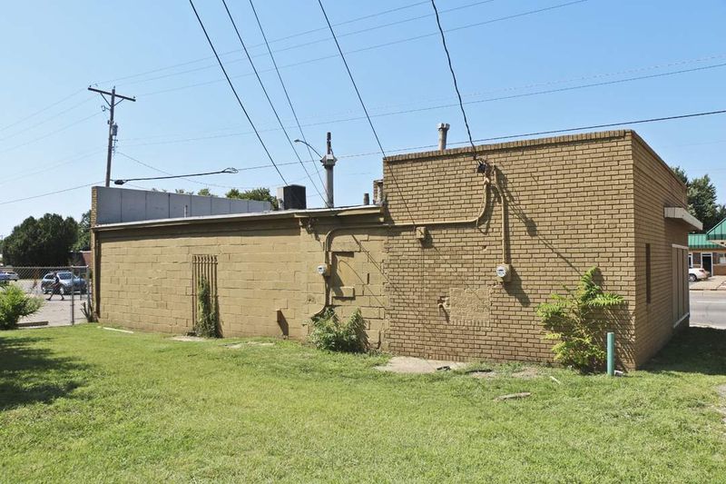 2721 E Central #2717 E. Central, Wichita, KS 67214