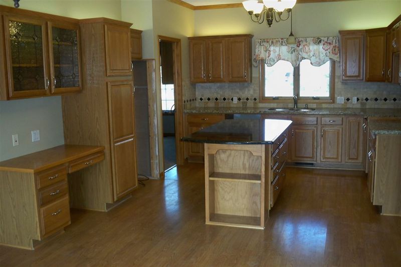 701 Stone Creek Dr, Newton, KS 67114