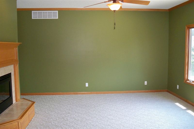 701 Stone Creek Dr, Newton, KS 67114