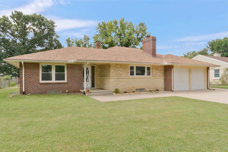 2921 E Aloma St, Wichita, KS 67211