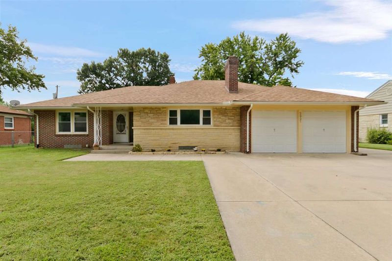 2921 E Aloma St, Wichita, KS 67211