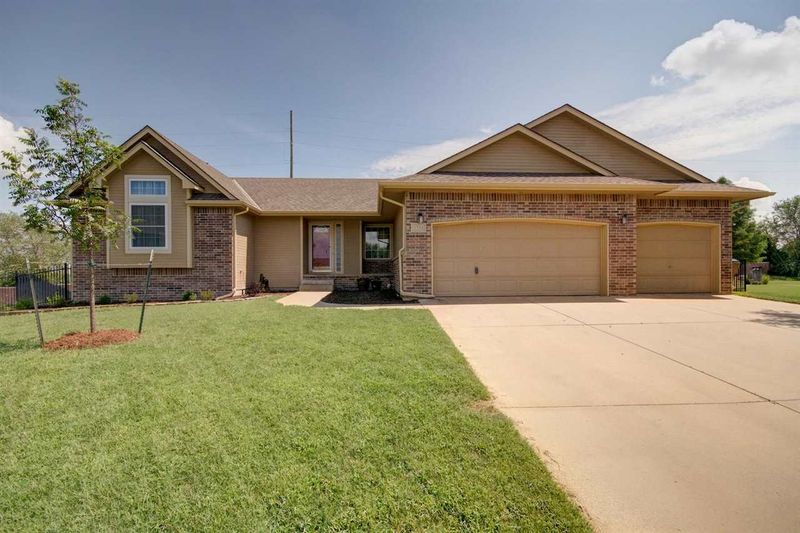 1754 E Oxford Cir, Derby, KS 67037