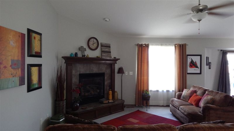 906 E Winding Lane St, Derby, KS 67037