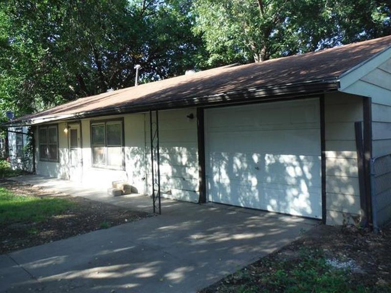 759 N Doris St, Wichita, KS 67212